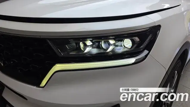 Kia Sorento 2023 — ფოტო 18/38