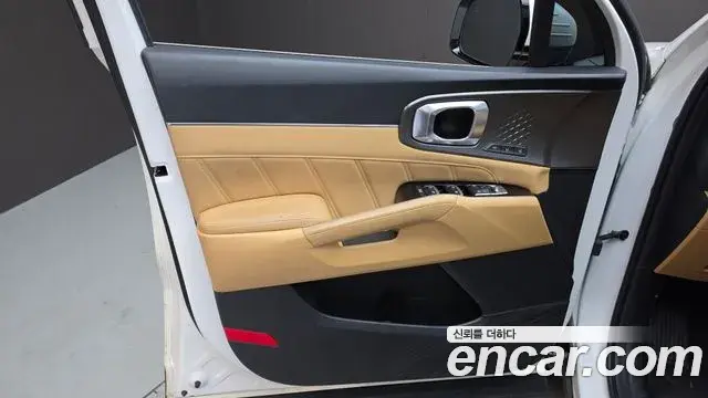 Kia Sorento 2023 — ფოტო 3/38