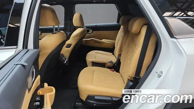 Kia Sorento 2023 — ფოტო 22/38