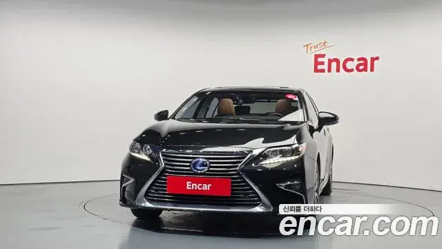 Lexus ES300h 2018 — Şəkil 9/32