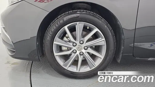 Lexus ES300h 2018 — Şəkil 29/32