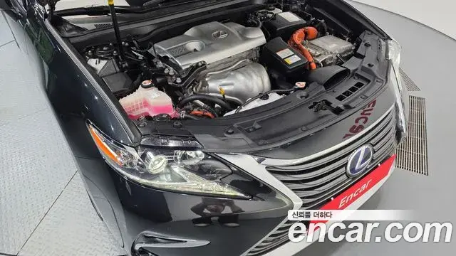 Lexus ES300h 2018 — Şəkil 23/32