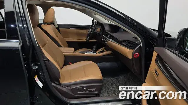 Lexus ES300h 2018 — Şəkil 12/32