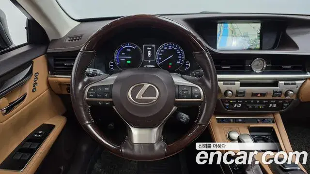 Lexus ES300h 2018 — Şəkil 27/32