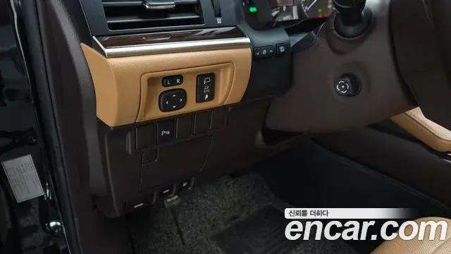 Lexus ES300h 2018 — Şəkil 15/32