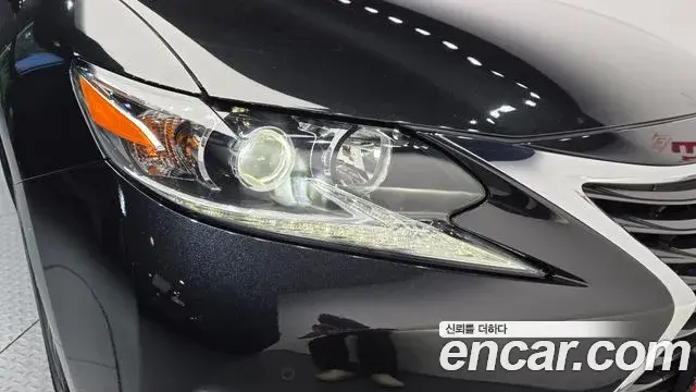 Lexus ES300h 2018 — Şəkil 32/32