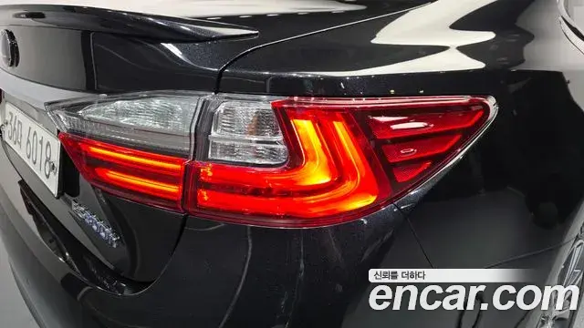 Lexus ES300h 2018 — Şəkil 19/32