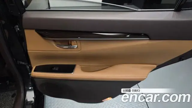 Lexus ES300h 2018 — Şəkil 14/32