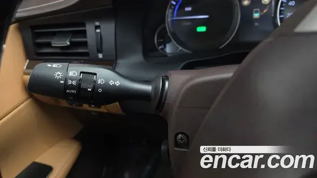 Lexus ES300h 2018 — Şəkil 22/32