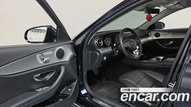 Mercedes-Benz E-Class 2018 — Фото 10/20