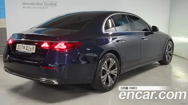 Mercedes-Benz E-Class 2025 — Фото 2/20