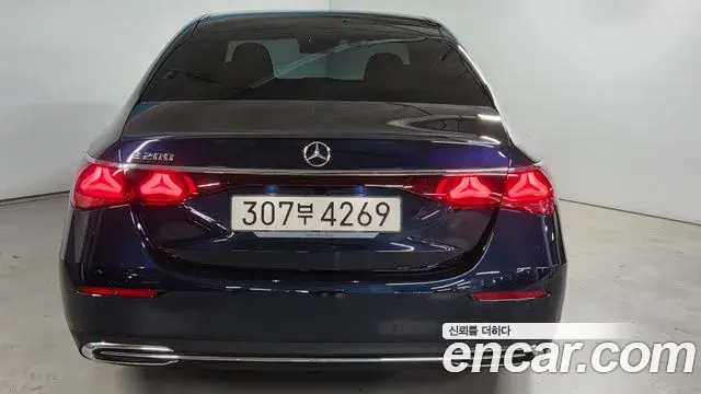 Mercedes-Benz E-Class 2025 — Фото 4/20