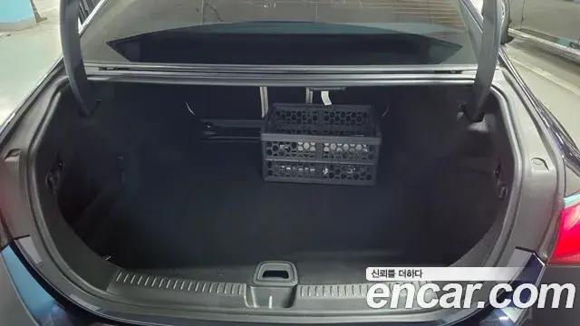 Mercedes-Benz E-Class 2025 — Фото 15/20
