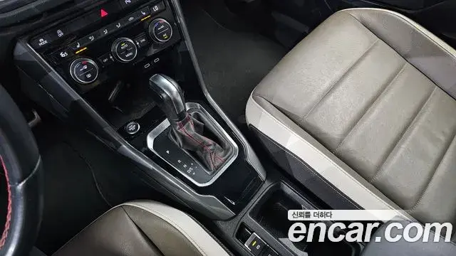 Volkswagen T-Roc 2022 — Şəkil 25/34