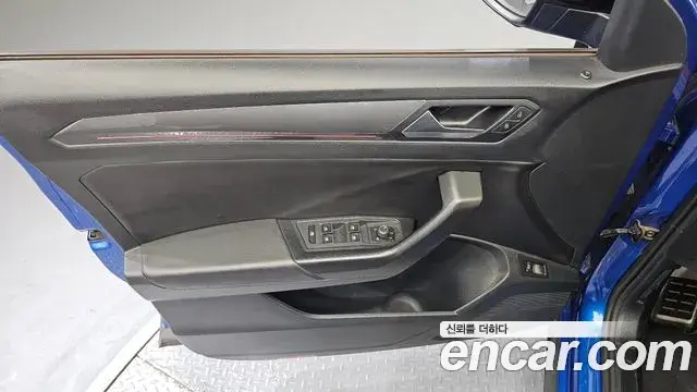 Volkswagen T-Roc 2022 — Şəkil 17/34
