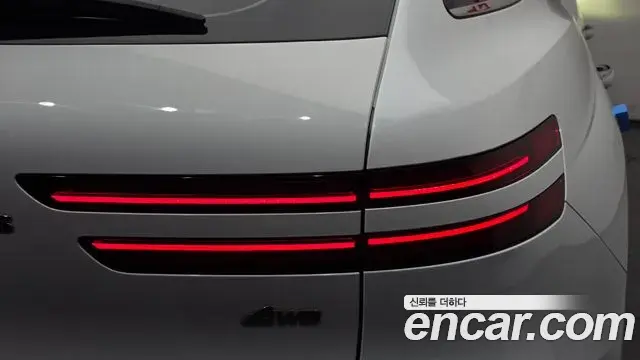 Genesis GV70 2022 — Şəkil 18/32