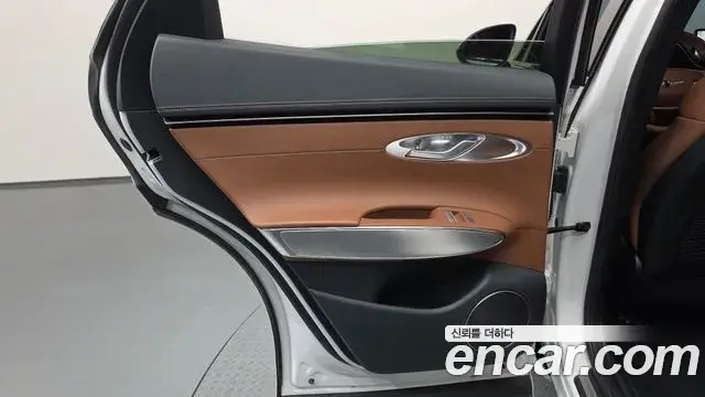 Genesis GV70 2022 — Şəkil 15/32