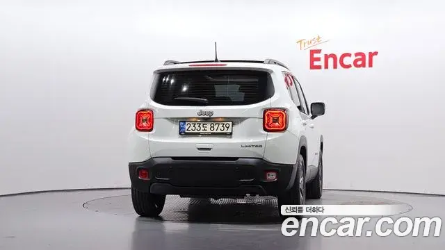 Jeep Renegade 2023 — Фото 4/20
