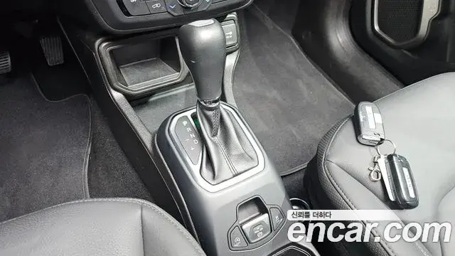 Jeep Renegade 2023 — Фото 9/20