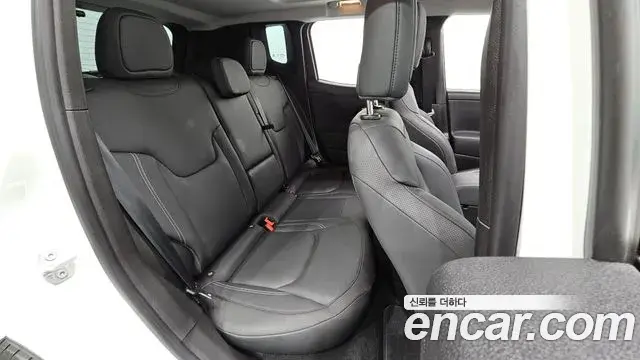 Jeep Renegade 2023 — Фото 11/20