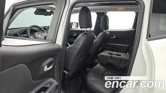Jeep Renegade 2023 — Фото 12/20