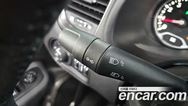 Jeep Renegade 2023 — Фото 17/20