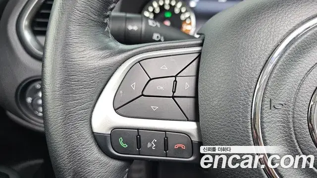 Jeep Renegade 2023 — Фото 19/20