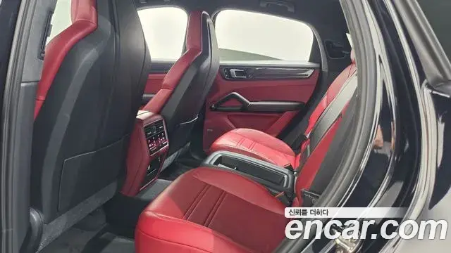 Porsche Cayenne 2020 — Фото 19/20