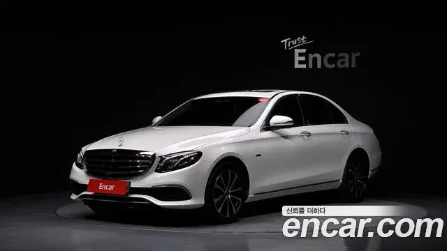 Mercedes-Benz E-Class 2020 — Фото 1/20
