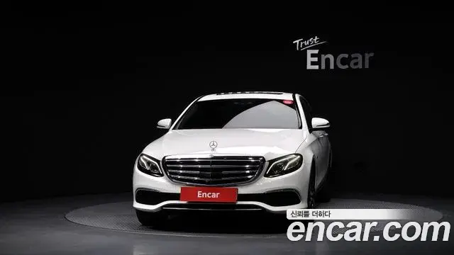 Mercedes-Benz E-Class 2020 — Фото 3/20