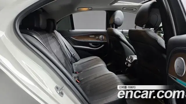 Mercedes-Benz E-Class 2020 — Фото 11/20