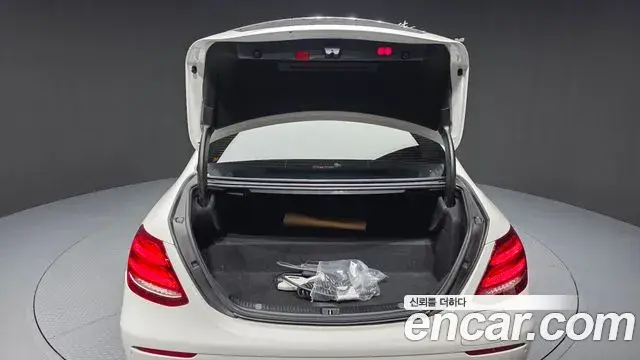 Mercedes-Benz E-Class 2020 — Фото 20/20