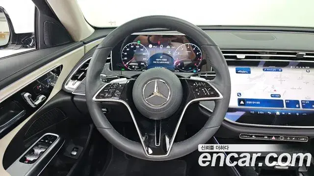 Mercedes-Benz E-Class 2025 — Photo 13/20