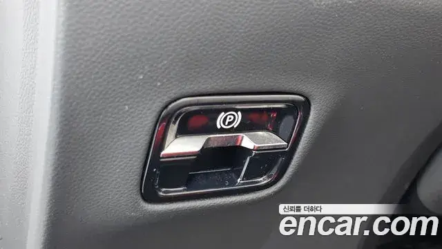 Mercedes-Benz E-Class 2025 — Photo 19/20