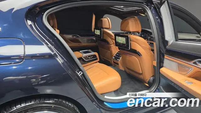 BMW 7 Series 2022 — Фото 10/20