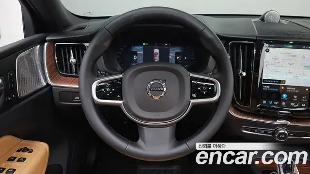 Volvo XC60 2025 — ფოტო 5/34