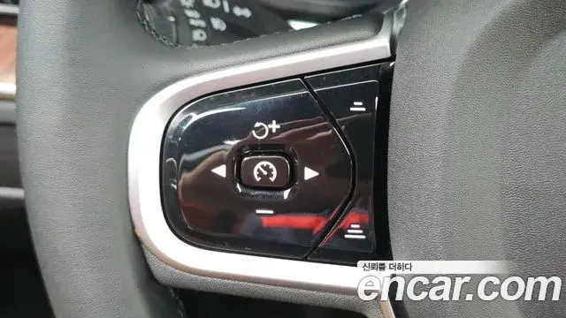 Volvo XC60 2025 — ფოტო 3/34