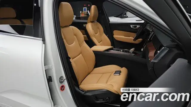 Volvo XC60 2025 — ფოტო 29/34