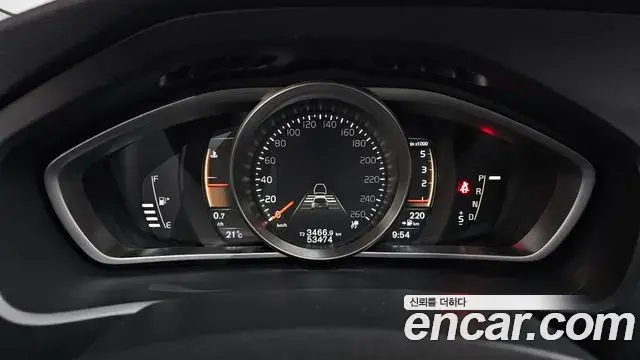 Volvo V40 Cross Country 2019 — Фото 8/20