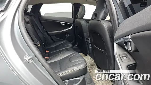 Volvo V40 Cross Country 2019 — Фото 11/20