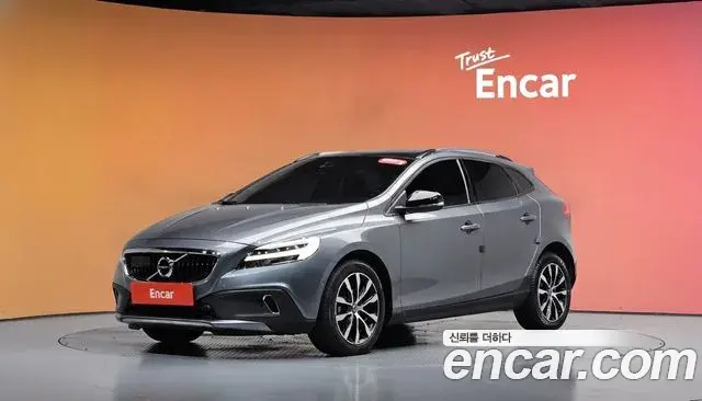 Volvo V40 Cross Country 2019 — Фото 1/20