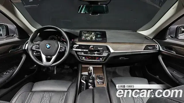 BMW 5 Series 2018 — Фото 7/20