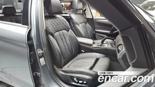 BMW 5 Series 2018 — Фото 10/20
