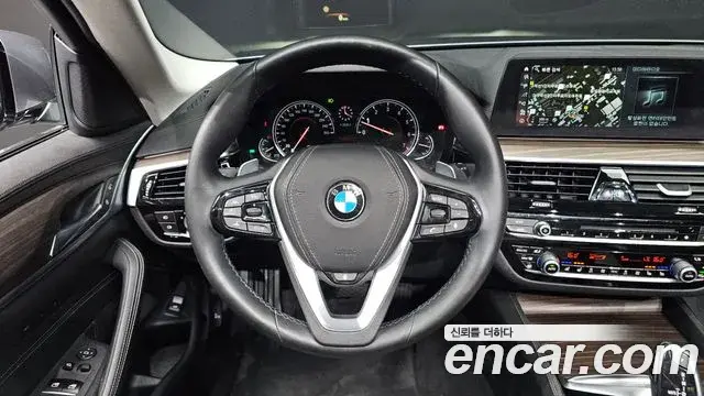 BMW 5 Series 2018 — Фото 13/20