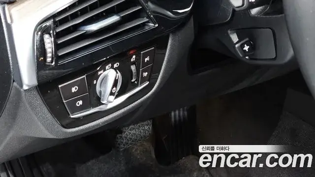 BMW 5 Series 2018 — Фото 14/20