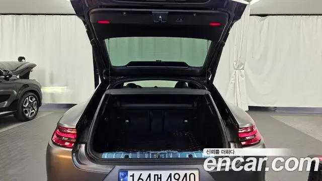 Porsche Panamera 2018 — Şəkil 20/20