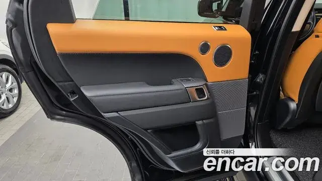 Land Rover Range Rover Sport 2019 — Photo 9/34