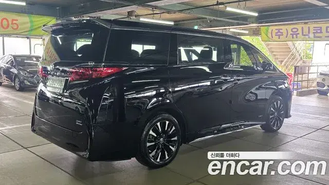 Toyota Alphard 2023 — Photo 10/20