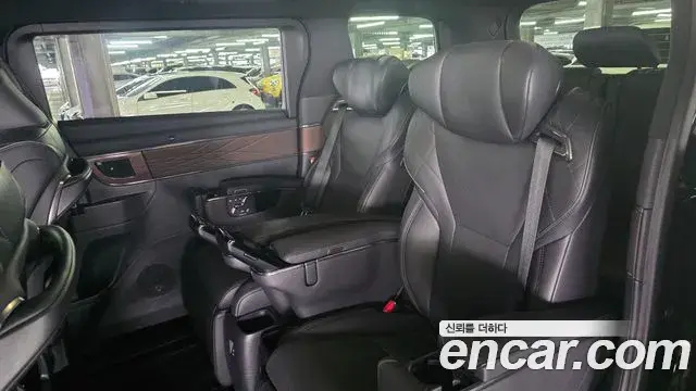 Toyota Alphard 2023 — Photo 17/20