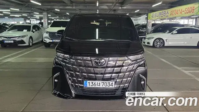 Toyota Alphard 2023 — Photo 19/20